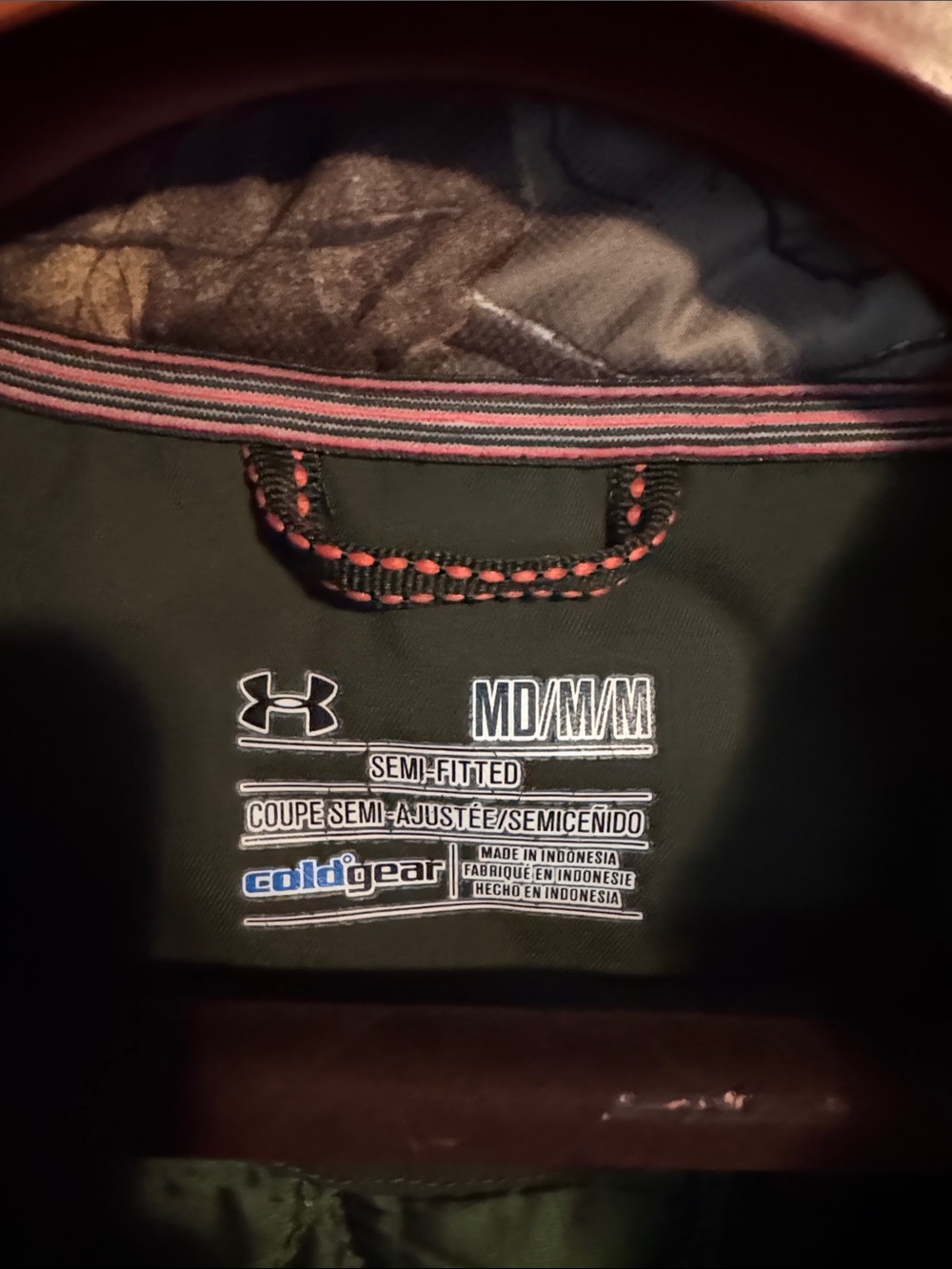 Under Armour Realtree Camo Quilted Vest with Pink Logo - Picture 3 of 4